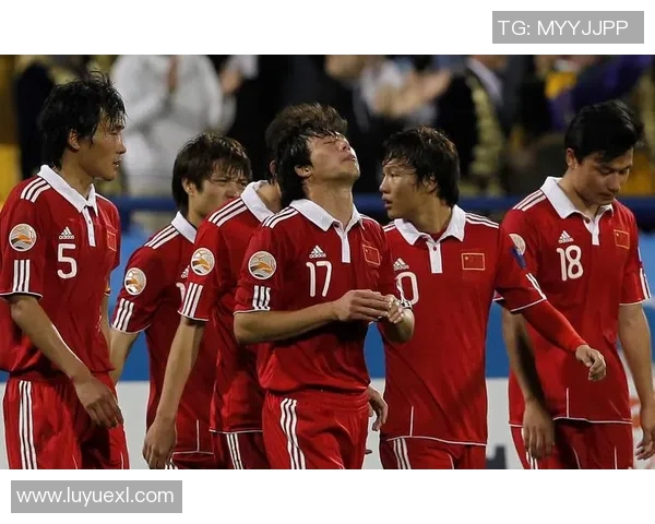 被伤害的足球明星背后的故事与复苏之路探寻心灵的坚韧与勇气